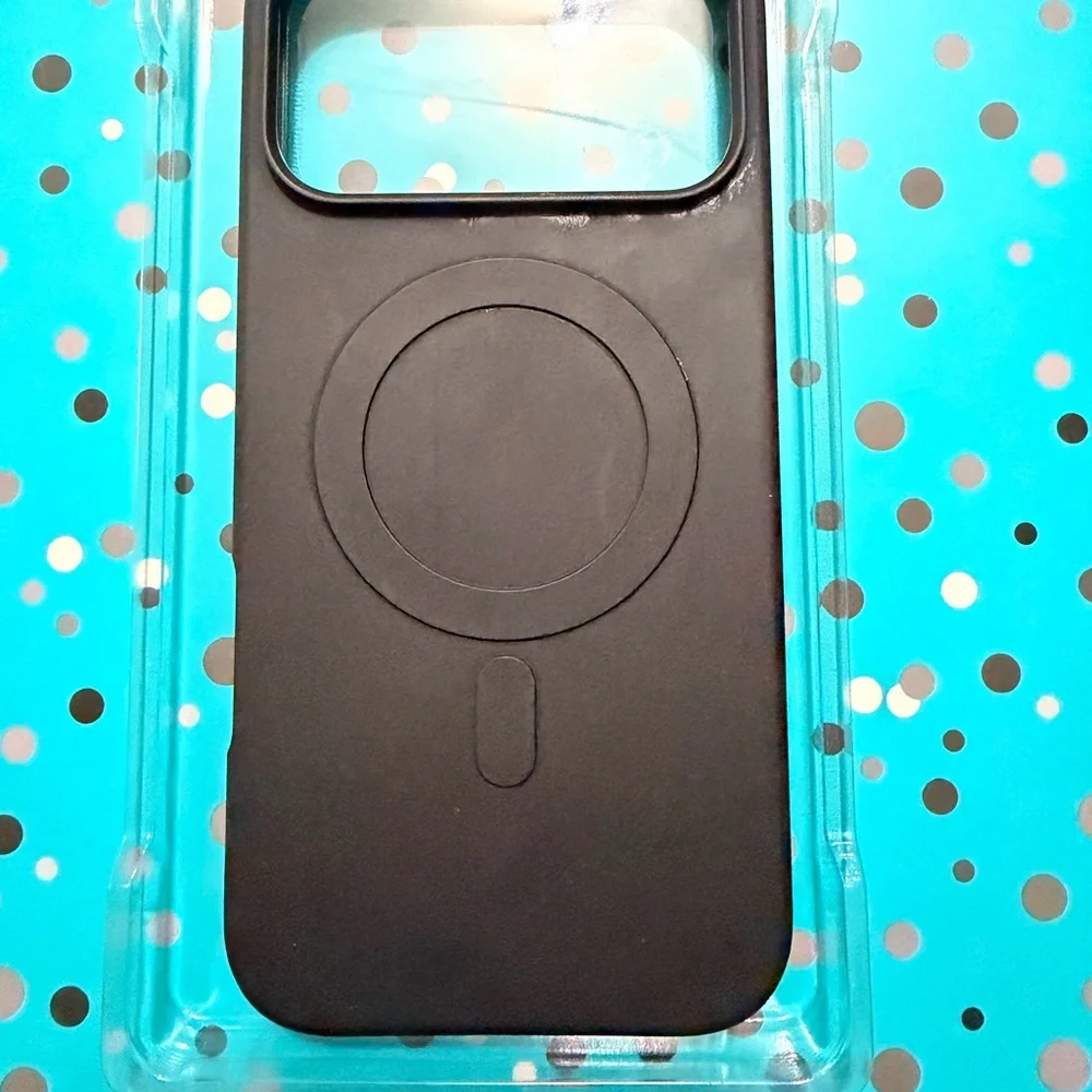 Black Phone Case with MagSafe Compatibility iPhone 17 Pro Max